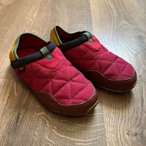 Youth size 3 Teva ReEmber loafer slipper